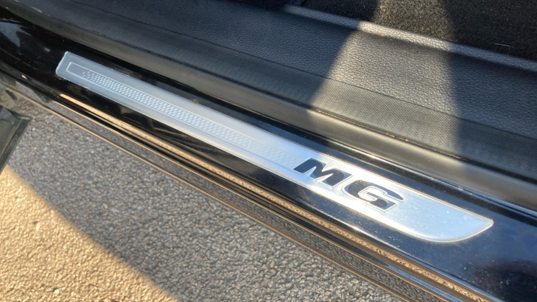 MG Hs 1.5 T-GDI Exclusive 5dr DCT Petrol Hatchback